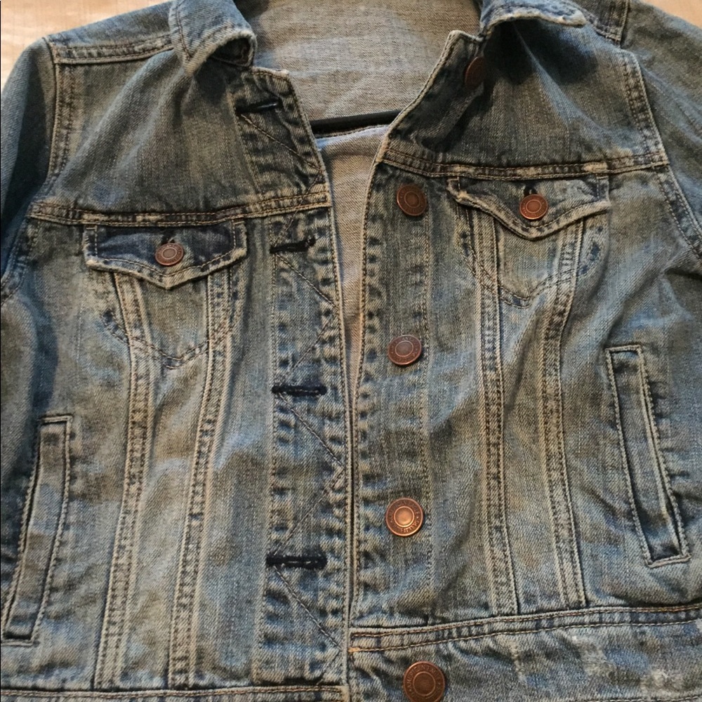 American eagle long sleeve jean jacket.
